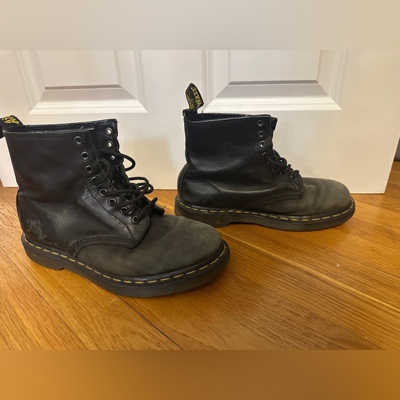 Doc Martens Men’s 1460 Leather Lace Up Boots Size 7 Mens Broken In - Picture 1 of 10